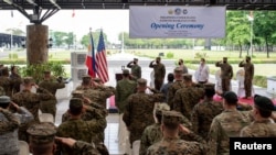 美军与菲律宾军队2022年3月28日在马尼拉举行联合军演的开幕式。（路透社）