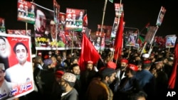 Supporters of an opposition group Pakistan People's Party take part in anti-government rally, in Islamabad on March 8, 2022.