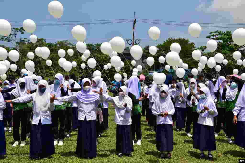 Students hold white balloons during a demonstration against violence, after recent incidents between Thai rangers and suspected separatists, in Ra-ngae district in the southern Thai province of Narathiwat.