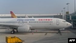 중국 동방항공 소속 보잉 737-800 여객기가 우한 공항에 계류하고 있다. (자료사진)