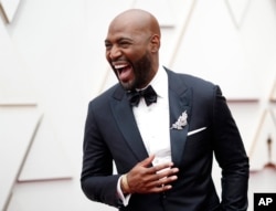 Pembawa acara Karamo Brown saat menghadiri Academy Awards ke-94 di Dolby Theatre, Los Angeles (AP Photo/Jae C. Hong)