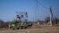 Un tanque del ejército ucraniano avanza hacia el frente en Yasnogorodk, un pueblo rural donde el ejército ucraniano detuvo el avance del ejército enemigo, en las afueras de Kiev, el 25 de marzo de 2022.