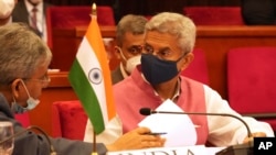 Menteri Luar Negeri India Subrahmanyam Jaishankar menghadiri pertemuan menteri luar negeri Prakarsa Teluk Benggala untuk Kerjasama Teknis dan Ekonomi Multi-Sektoral (BIMSTEC) di Kolombo, Sri Lanka, Selasa, 29 Maret 2022. (AP Photo/Eranga Jayawardena)