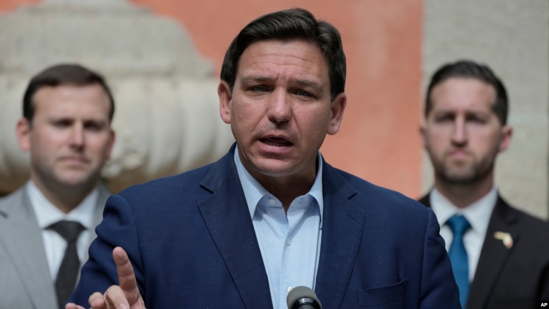 Gubernur Florida Ron DeSantis 