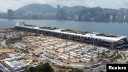 2022年3月17日用无人机拍摄的照片，在香港启德邮轮码头为新冠毒患者提供隔离和治疗设施的施工现场全景