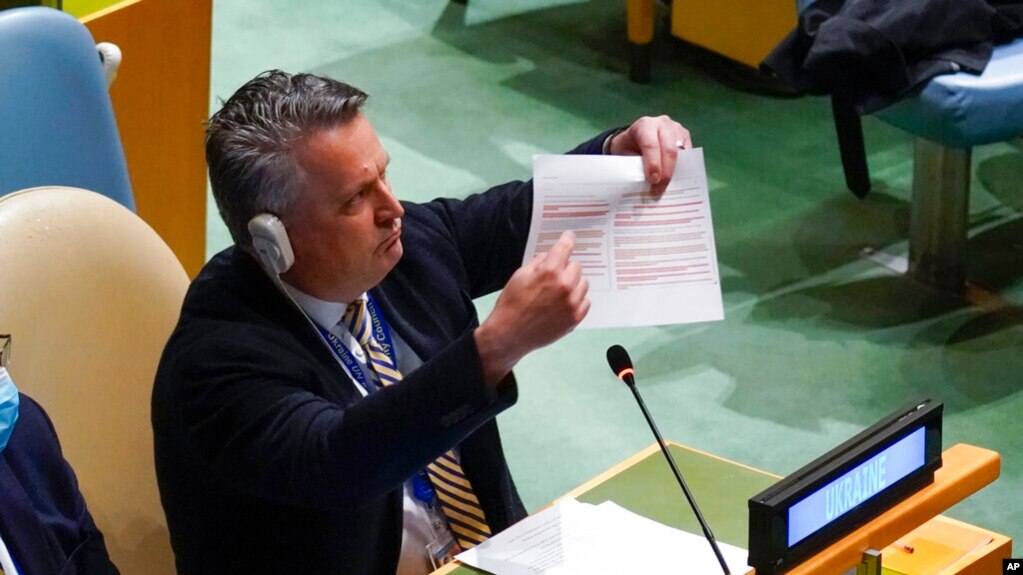 乌克兰驻联合国大使基斯利察在联大紧急会议上投票后发言。(2022年3月24日)(photo:VOA)