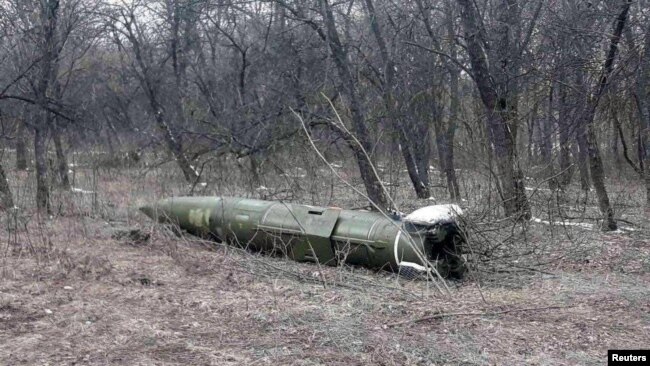 Sipas autoriteteve ukrainase, në foto tregohet një raketë hipersonike ruse e pashpërthyer (Kramatorsk, Ukrainë, 9 mars 2022)