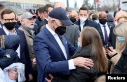 Tổng thống Mỹ Joe Biden gặp gỡ những người tị nạn Ukraine trong chuyến thăm Sân vận động PGE Narodowy, ngày 26 tháng 3 năm 2022, ở Warsaw, Ba Lan.
