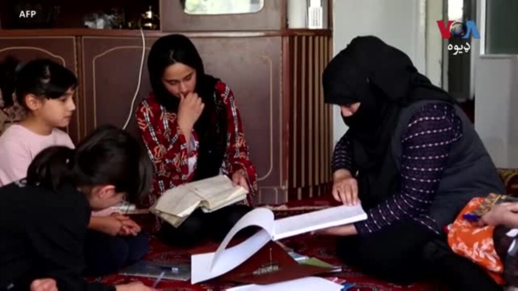په کابل او ایرلېنډ کې د نجونو د تعلیم لپاره احتجاج، ملګري ملتونه وایي طالبان دې ژر سکولونه بیرته خلاص کړي