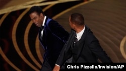 Will Smith, akimpiga mchekeshaji Chris Rock usoni (Foto AP/Chris Pizzello)