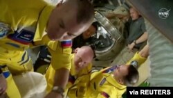 فضانوردان روسی هنگام ورود به ایستگاه فضایی بین المللی