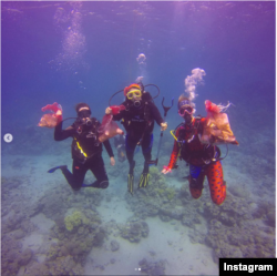 Menyelam sambil membersihkan dasar laut merah. (Foto: sarah_underwater/IG@thisprojectsea)