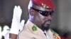 Le chef de la junte guinéenne, le colonel Mamady Doumbouya, lors de sa prestation de serment en tant que président de la transition du pays, le 1er octobre 2021 à Conakry. 