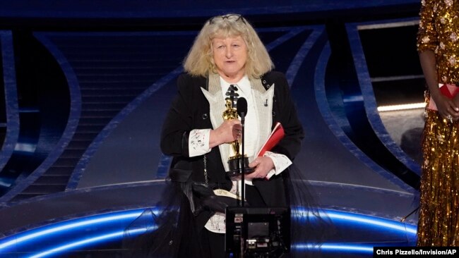 Jenny Beavan accepts the award for best costume design for "Cruella" at the Oscars on Sunday, March 27, 2022, at the Dolby Theatre in Los Angeles.