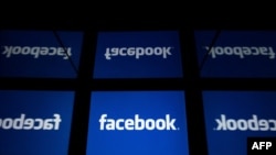 Esta ilustración fotográfica de archivo tomada el 17 de febrero de 2019 muestra el logotipo de Facebook de las redes sociales de EE. UU.