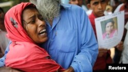 A woman mourns for her husband, a garment worker who had died in the collapse of the Rana Plaza building, in Savar, around 30 km (19 miles) outside Dhaka, Bangladesh, May 4, 2013.