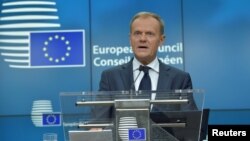 Ketua Dewan Uni Eropa Donald Tusk berbicara di Brussels, Belgia, Jumat (23/6). 