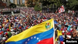 Patizan opozisyon an nan Venezuela ap pwoteste kont Prezidan Nicolas Maduro a; y ap mande l kite pouvwa a. (Karakas, Venezuela, 23 janvye 2019).