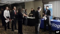 روزگار کے لیے درخواست دینے والوں کی قطار