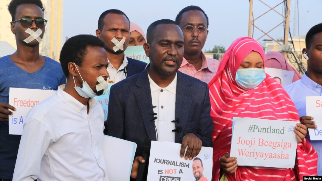 FILE - Somali journalists protest in support of an imprisoned colleague. (Twitter @sjs_Somalia)