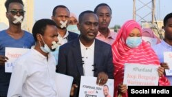FILE - Somali journalists protest in support of an imprisoned colleague. (Twitter @sjs_Somalia)
