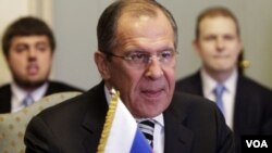 ທ່ານ Sergei Lavrov ລັດຖະມົນຕີ ຕ່າງປະເທດ ຣັດເຊຍ (ກາງ) ຢ້ຽມຢາມ ​ລັດຖະມົນຕີຕ່າງປະເທດ ອີຈິບ Nabil Fahny (ບໍ່ມີຮູບ)