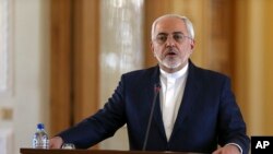 Menlu Iran Mohammad Javad Zarif dalam konferensi pers di Teheran. 