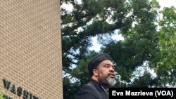 Tokoh Muslim Amerika yang disegani, Imam Mohammad Magid, menyerukan warga untuk tetap kuat menghadapi peristiwa menyedihkan. 