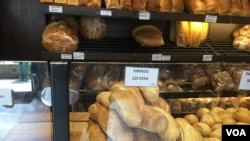 Des pains dans une boulangerie de Yaoundé au Cameroun. (Photo VOA/Emmanuel Jules Ntap)