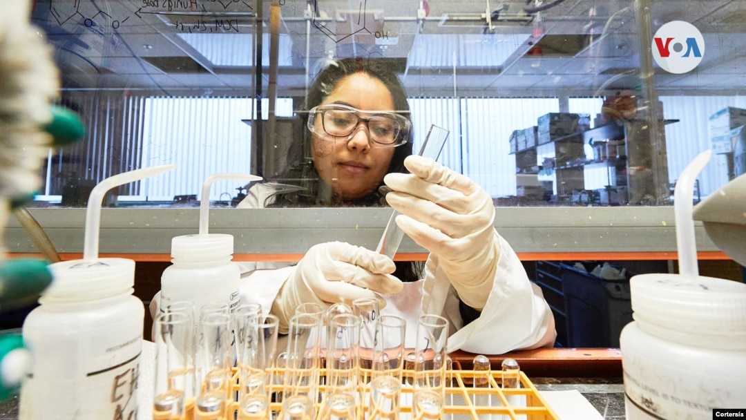 Citlally López, ganadora Beca Pfizer. [Foto cortesía UNLV].