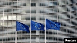 Флаги Евросоюза у здания штаб-квартиры организации в Брюсселе 