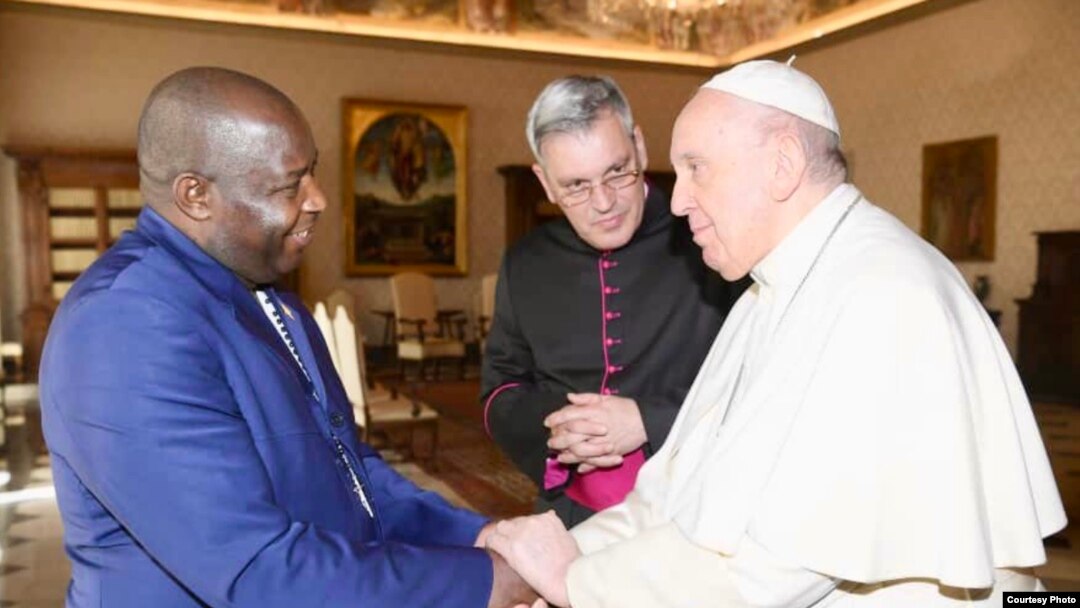Perezida Evariste Ndayishimiye aramukanya na Papa Francisko