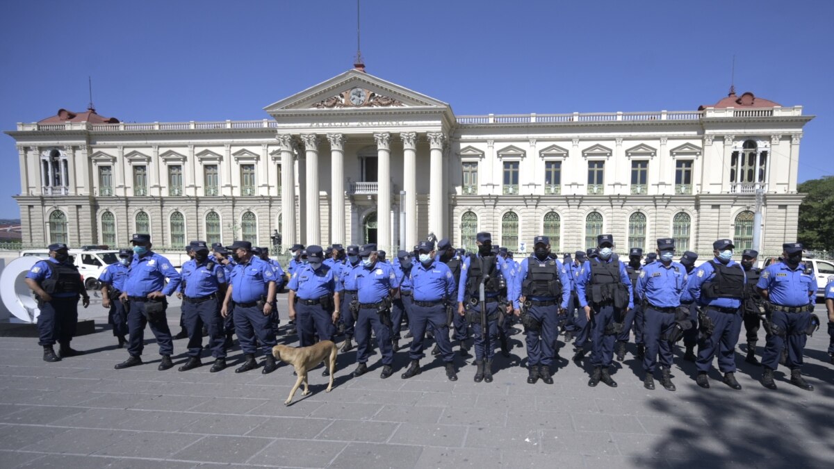 El Salvador Declares State of Emergency Over Spike in Gang Killings