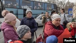 Evakuisani iz Marijupolja stižu u prijemni centar u Zaporožju, 31. marta 2022. 