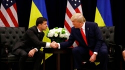 Donald Trump, saat menjabat sebagai Presiden AS, bertemu dengan Presiden Ukraina Volodymyr Zelenskyy di Kota New York, pada 25 September 2019. (Foto: AP/Evan Vucci)