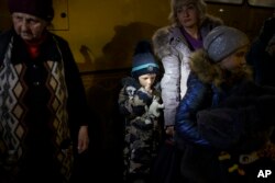 Internally displaced people from Mariupol and nearby towns arrive in Zaporizhzhia, Ukraine, April 1, 2022.