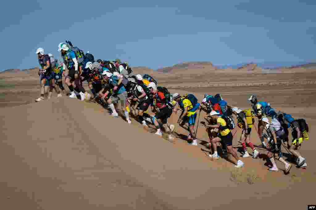 Competitors take part in the Stage 2 of the 36th edition of the Marathon des Sables between Ouest Aguenoun n&#39;Oumerhiout and Rich Mbirika in the Moroccan Sahara desert, central Morocco.