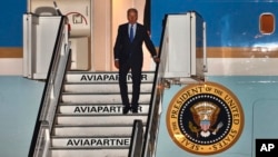 U.S. President Joe Biden steps off Air Force One as he arrives at Melsbroek military airport in Brussels, Belgium, March 23, 2022. 