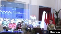 Jokowi Targetkan 30 juta UMKM bisa go digital pada tahun 2024 mendatang (biro Setpres)