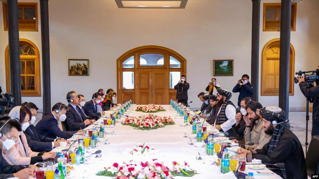 د چین خارجه وزیر وانګ یي تېره هفته کابل ته تللی و او د طالبانو خارجه وزیر مولوي امیر خان متقي او د نورو طالب چارواکو سره یې ولیدل