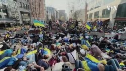 烏克蘭抗議者在歐盟總部外要求北約和歐盟干預俄烏戰爭