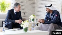 وزیر خارجه آمریکا در حاشیه سفر به مراکش با شیخ محمد بن زاید آل نهیان (راست) دیدار کرد. 