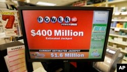 Hadiah lotere Powerball di AS yang akan diundi hari Rabu (6/1) dengan hadiah mencapai 400 juta dolar (foto: dok).