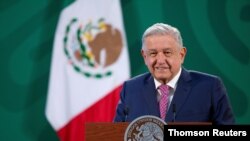 A principios de enero, el presidente mexicano calificó como una "censura" de los gigantes tecnológicos el bloqueo -y posterior suspensión- de las cuentas del entonces presidente Donald Trump, luego de disturbios se sus partidarios en el Capitolio. 