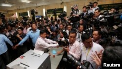 FILE- Journalists gather at a polling station where Cambodia's Prime Minister and President of the Cambodian People's Party (CPP) Hun Sen will cast a vote during a general election in Takhmao, Kandal province, Cambodia July 29, 2018. REUTERS/Samrang Pring