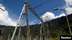 ARCHIVO - Vista de las instalaciones de la central hidroeléctrica Coca Codo Sinclair de Ecuador en Napo, el 1 de junio de 2018.
