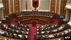Parlamenti shqiptar pritet të miratojë ndryshimet në buxhet