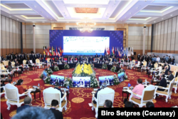 Dalam KTT ASEAN Di Kamboja, Presiden Jokowi sampaikan tantangan perekonomian kawasan dalam beberapa waktu ke depan tidak mudah. (Foto: Courtesy/Biro Setpres)