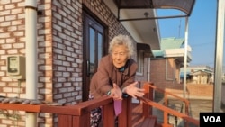 Lifelong Yeonpyeong resident Kim Bu-jeon, 97, speaks to VOA outside her house, Nov. 8, 2022. She worries about miscalculations as inter-Korean tensions rise. (William Gallo/VOA)