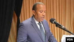 Patrice Trovoada, Premier ministre de Sao Tomé-et-Principe limogé par le président Carlos Vila Nova.